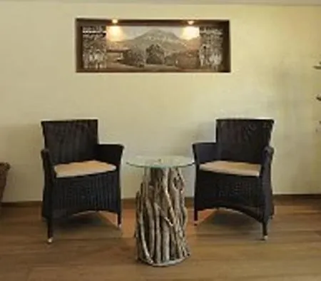 Haus Kueng לינה וארוחת בוקר Zürs