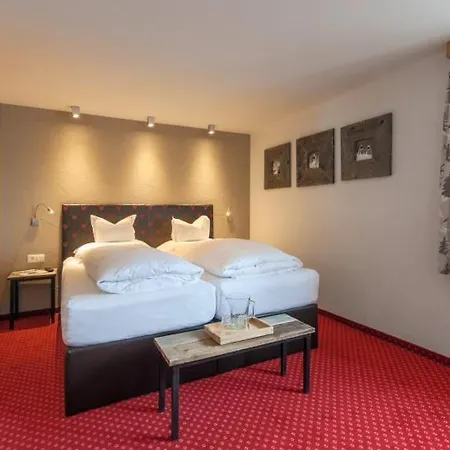 Haus Kueng לינה וארוחת בוקר 3*