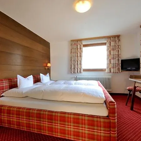 Haus Kueng לינה וארוחת בוקר 3*