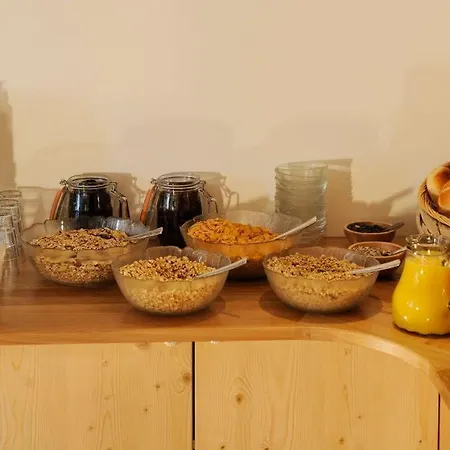 Haus Kueng לינה וארוחת בוקר Zürs