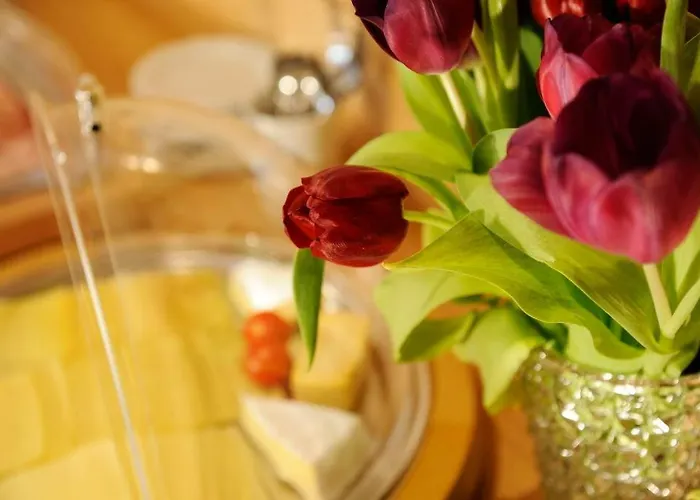 Haus Kueng Bed & Breakfast 3*